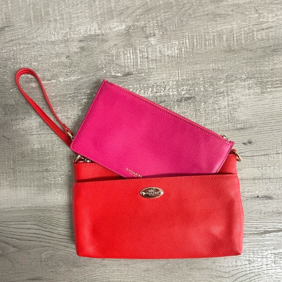 NWOT Coach 2 in 1 pouch - Picture 2 of 3